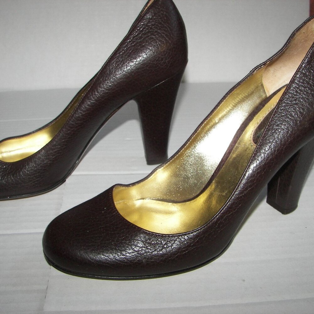 Dolce and Gabbana  women's rounded toe dark brown leather pumps size EU39 US 8.5